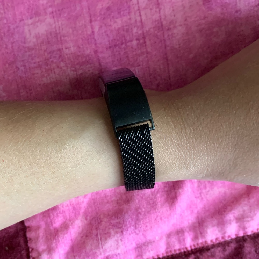 COPY - Fitbit Alta black magnetic band